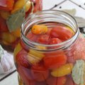 Paprastas būdas išsaugoti pomidorus: pasūdyti ir skanūs jau po paros