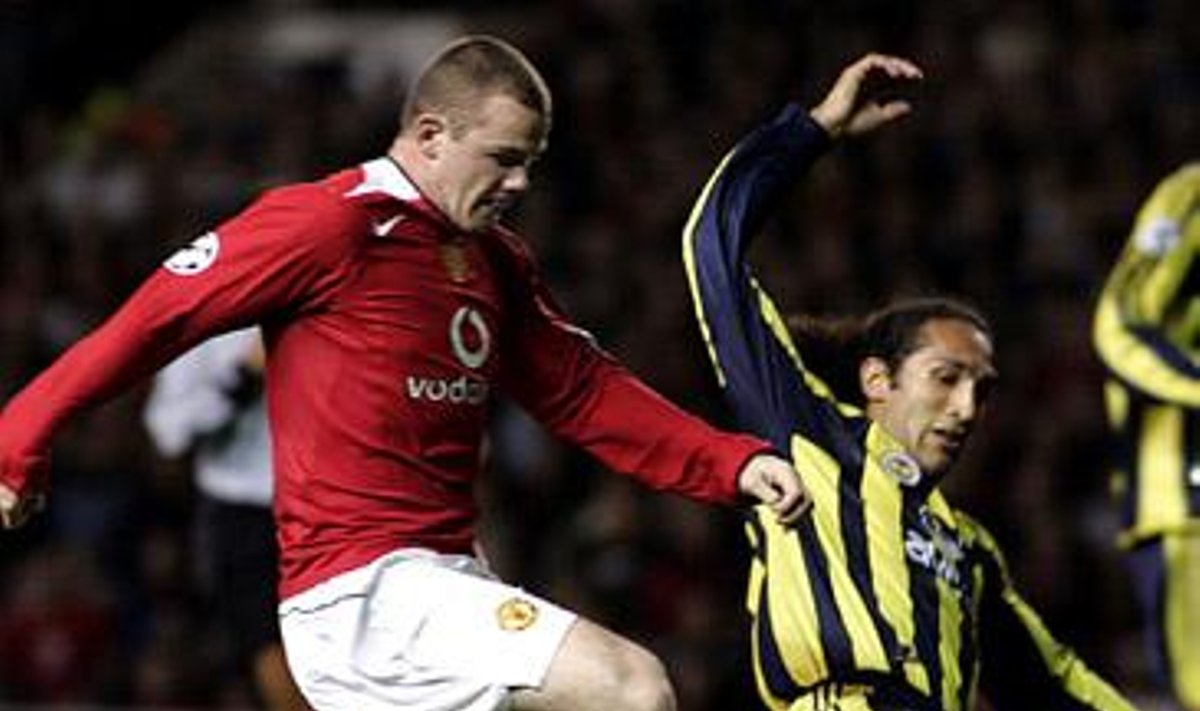 Wayne'as Rooney kovoja dėl kamuolio