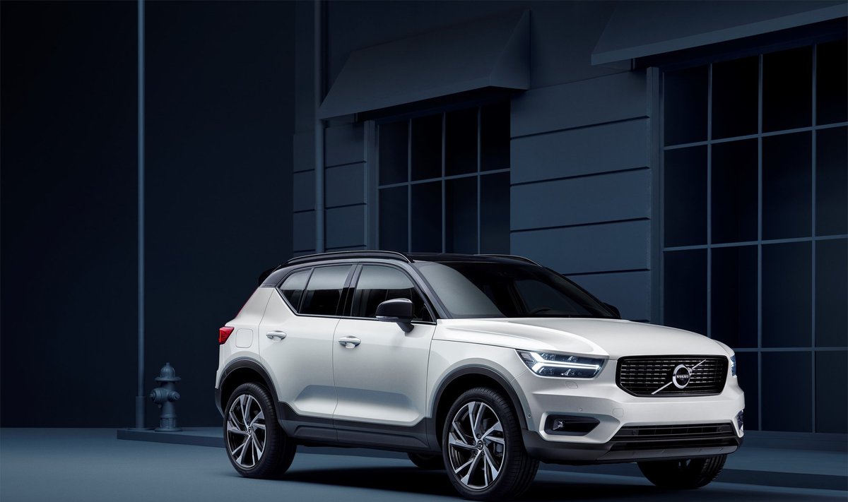 "Volvo XC40"