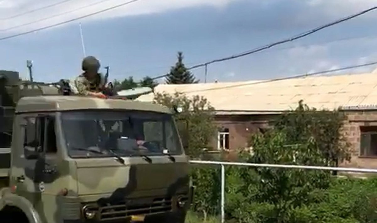 Российские военные во время маневров устроили стрельбу в армянском селе
