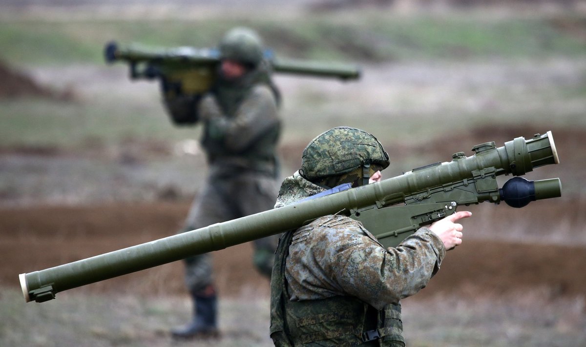Rusų kariai Kryme su priešlėktuvinės gynybos raketomis