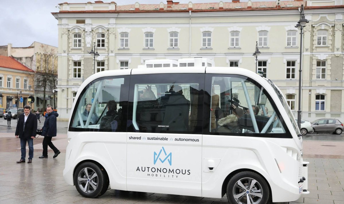 Vilniuje išbandytas pirmasis Lietuvoje savaeigis automobilis NAVYA ARMA