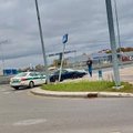 Vilniuje „Porsche“ rėžėsi į šviesoforą: buvo sutrikęs eismas