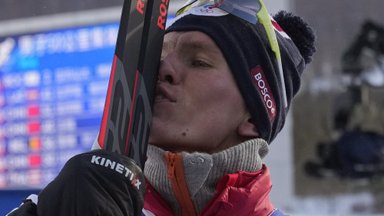 Российский лыжник Большунов стал трехкратным чемпионом Игр-2022 в Пекине
