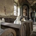 Šiurpą kelianti vaiduoklių bažnyčia Čekijoje: mediniuose suoluose sėdinčios figūros neatsigina smalsuolių