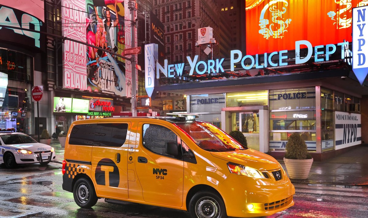 Nissan NV200 - nauji Niujorko taksi automobiliai