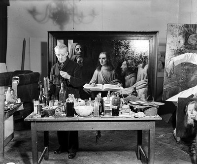 Dailininkas van Meegerenas tarp savo darbų. 1945-ieji 