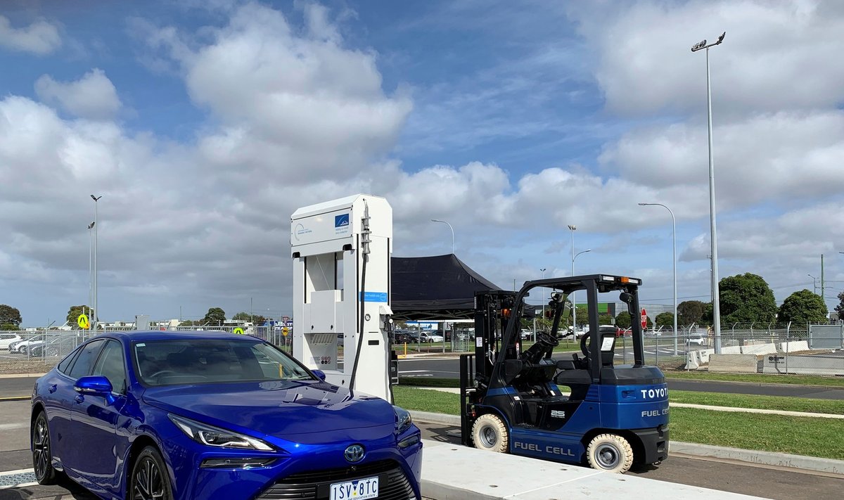 Australijoje pastatyta vandeniliu varomų automobilių įkrovimo stotelė