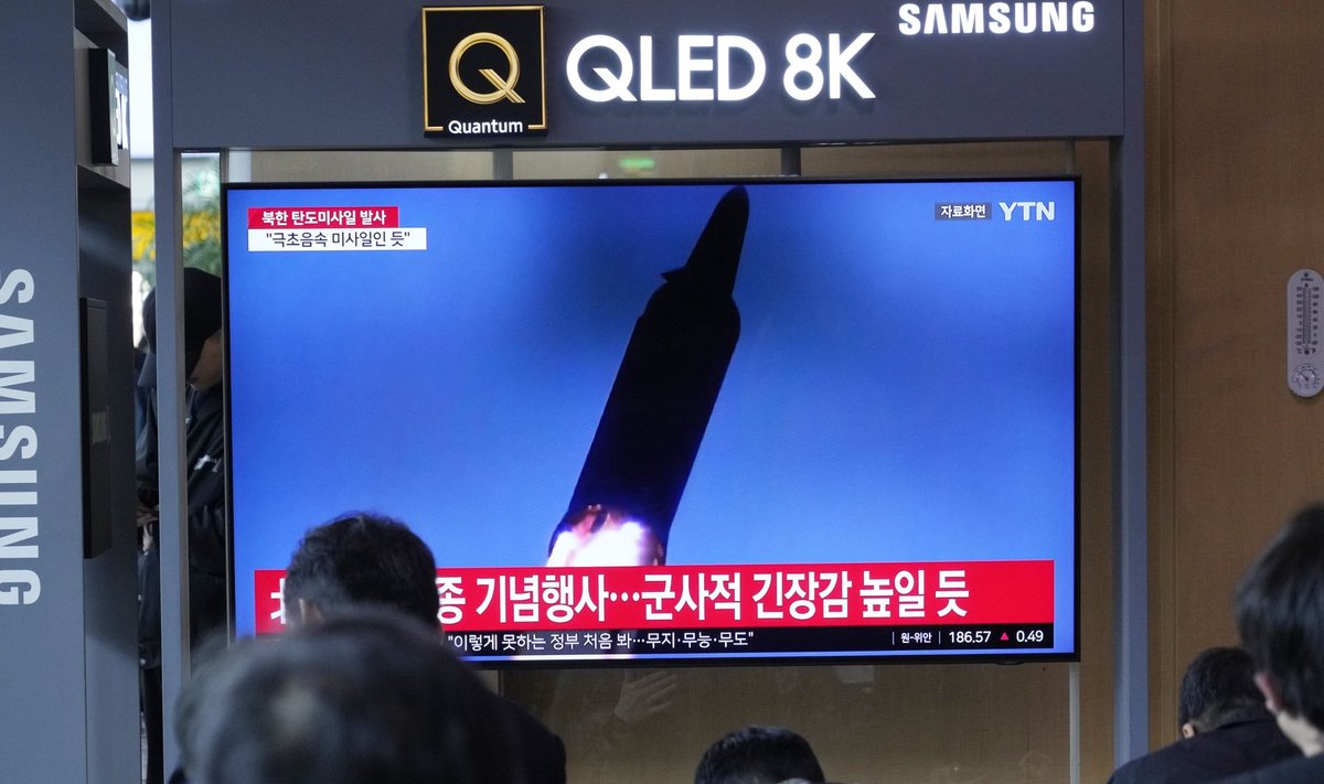 Šiaurės Korėja paleido balistinę raketą į Japonijos jūrą