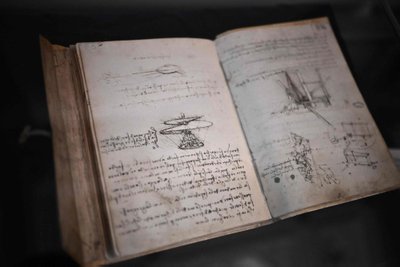 C. Vecce atrado dokumentus, kurie atskleidė, kas galėjo būti L. da Vinci motina.