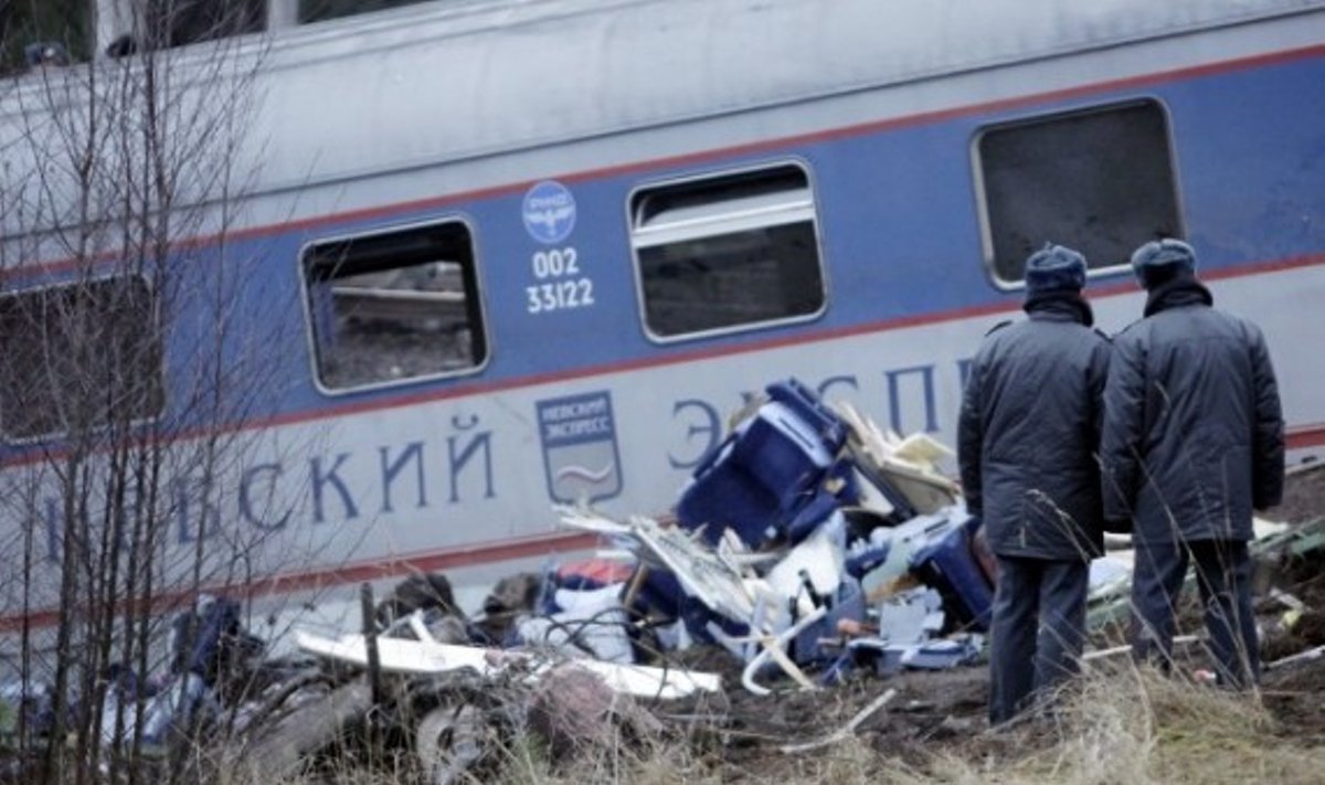 Traukiniui penktadienį vakare nuvažiavus nuo bėgių, žuvo kelios dešimtys žmonių