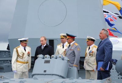 O. Gusevas, V. Putinas. Iš kairės: D. Rogozinas, V. Kravčukas, S. Šoigu, V. Chirkovas