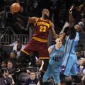 NBA naktis: „Cavaliers“ palaužė „Hornets“, „Bucks“ į pergalę vedė graikas G. Antetokounmpo