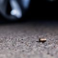 Filmo vertos gaudynės Šiauliuose: policijos apšaudyti bėgliai iššoko iš važiuojančio automobilio