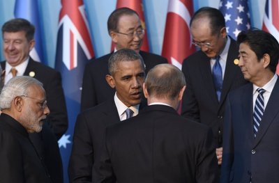B. Obama ir V. Putinas pralaužė ledą šešių sekundžių susitikimu