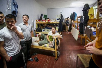 Perpildytas kambarys, kuriame gyvena 25 žmonės