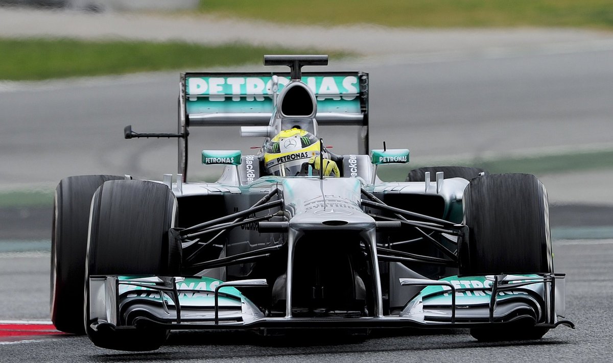 Nico Rosbergas vairuoja "Mercedes W04" automobilį