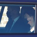 Į senelio laidotuves princas Williamas atvyko su žmona: daugelio akys – į nepaprastą Kate Middleton vėrinį