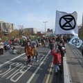 Klimato aktyvistai Londone paliko stovyklavietę, bet tęs protestus