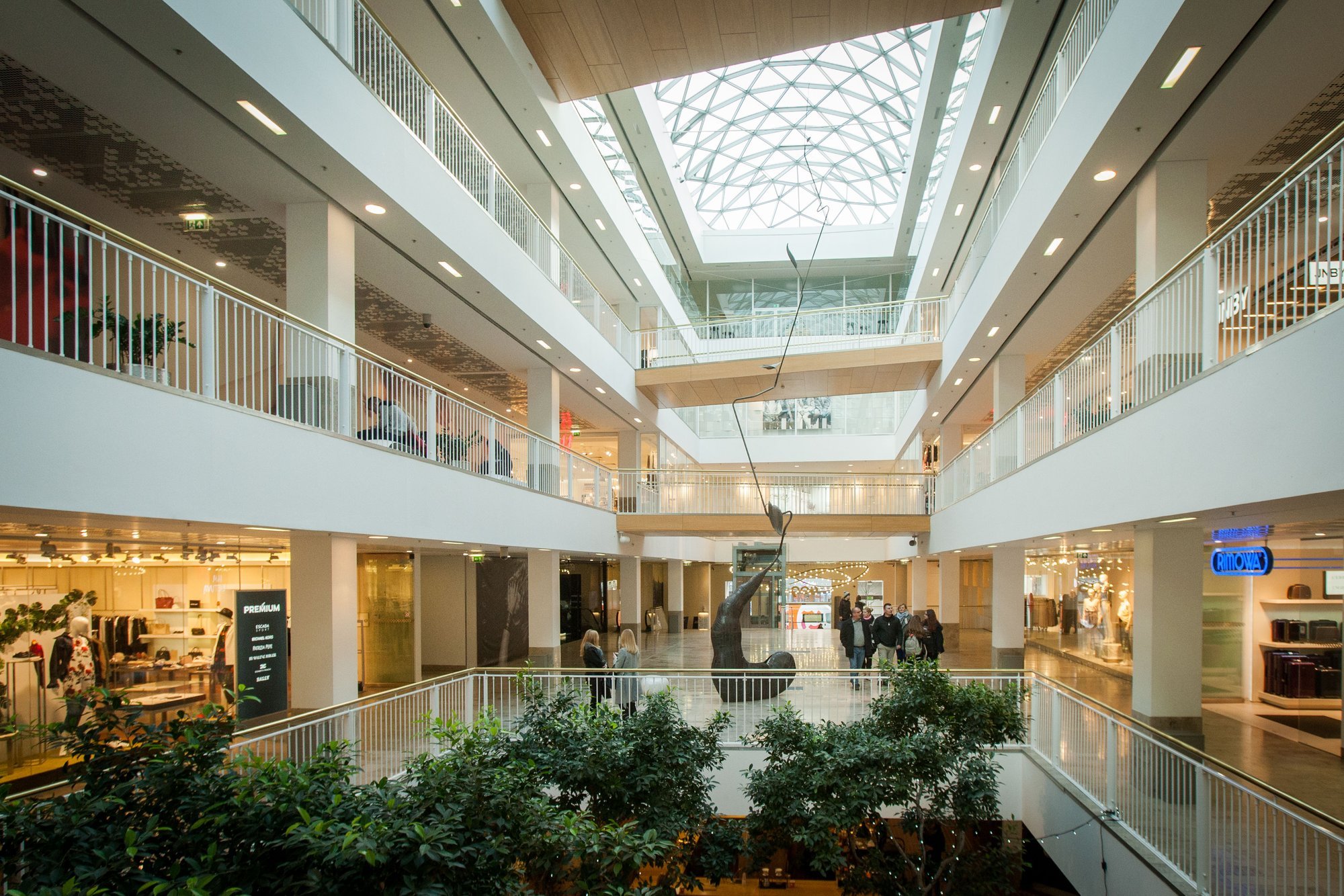 „Lords LB Asset Management“ prašo leidimo perimti prekybos centrą GO9