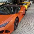 Dubajaus vairavimo mokykloje – prabangūs ir galingi automobiliai