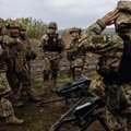Platina iškarpytą interviu su JAV veteranu, treniruojančiu Ukrainos karius, siekdami įtikinti, kad jis baisisi ukrainiečiais