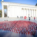 Donorų atminimui Vilniaus Katedros aikštėje liepsnojo žvakelės