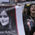 Iranas iškvietė britų ambasadorių dėl „įkyrių pareiškimų“ apie Amini mirtį