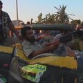 Libijos sukilėliai tebemedžioja M.Gaddafi ir stengiasi įsitvirtinti Tripolyje