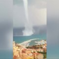 Prie Italijos krantų nufilmuotas milžiniškas vandens viesulas