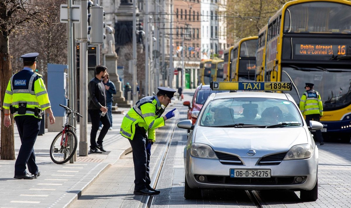 Airijos policija keliuose prižiūri dėl COVID-19 protrūkio įvestus judėjimo suvaržymus