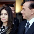 S.Berlusconi nenori buvusiai žmonai mokėti po 3 mln. eurų kas mėnesį