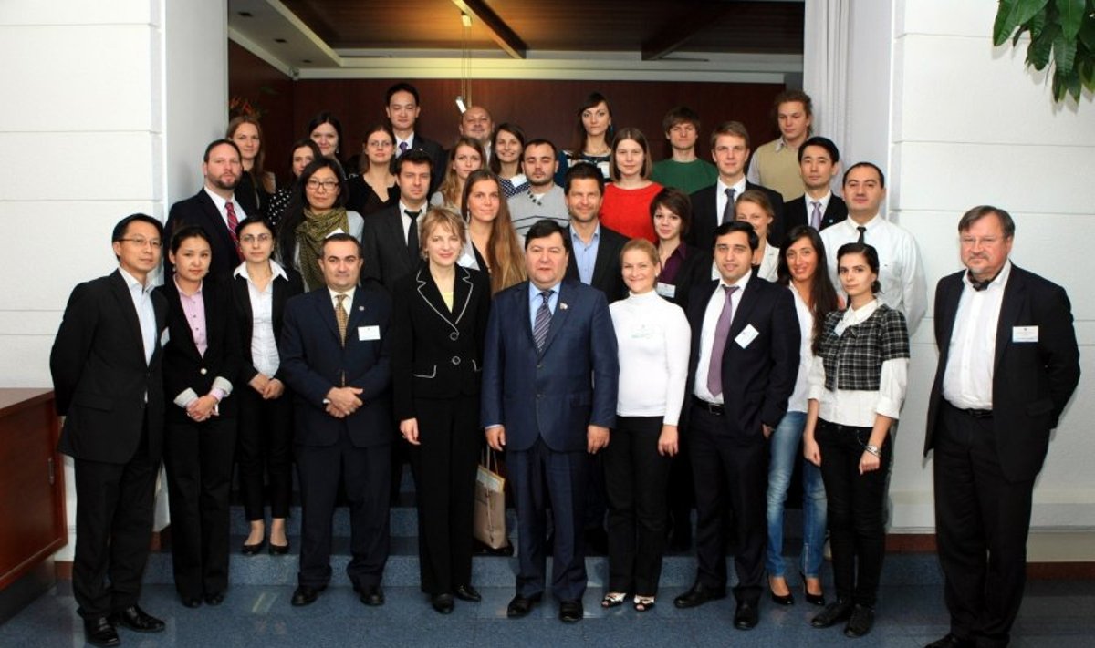 Vilniuje patirtimi dalinosi jaunieji lyderiai iš Rytų Europos ir Azijos
