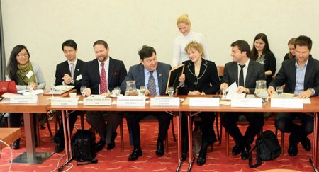 Vilniuje patirtimi dalinosi jaunieji lyderiai iš Rytų Europos ir Azijos