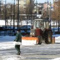 Nauji Vilniaus aplinkos tvarkytojai žada aprūpinti kiemsargius traktoriais