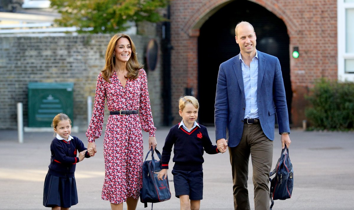 Kate Middleton ir princas Williamas lydi savo vaikus į mokyklą