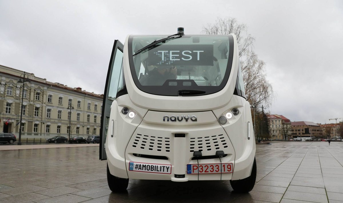 Vilniuje trečiadienį išbandytas pirmasis Lietuvoje savaeigis automobilis NAVYA ARMA