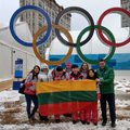 Pjongčangą pasiekė pirmieji lietuviai: šalies vėliavomis nuspalvino olimpinį kaimelį