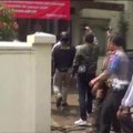 Indonezijoje ekstremistas parke susprogdino bombą ir susišaudė su policija