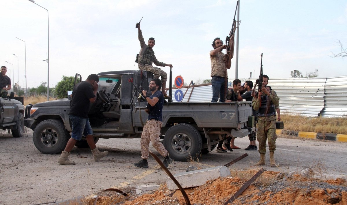 Libijos vyriausybės pajėgos Tripolio oro uoste