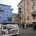 Italijoje protestuojantys pabėgėliai padegė migrantų centrą