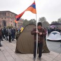 Jerevane premjero atsistatydinimo reikalaujantys protestuotojai stato palapines