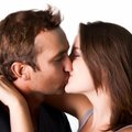 Tailande poros mėgina pagerinti ilgiausio bučinio rekordą