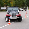 Nauja pramoga – į priešingą pusę nei sukamas vairas važiuojantis automobilis