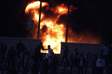 Futbolo stadione Egipte – kruvini futbolo aistruolių susirėmimai