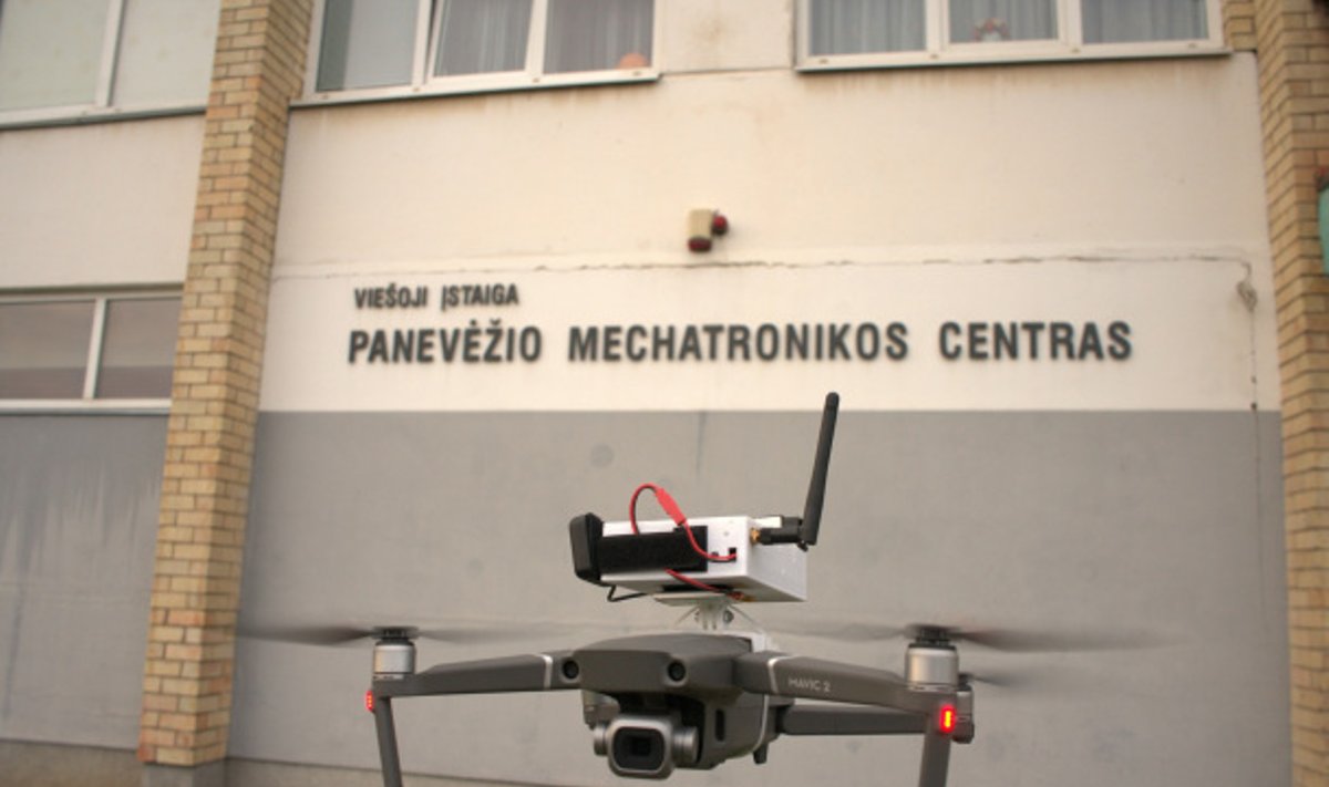 Oro taršą matuojantis dronas