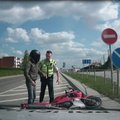 Įkaušusį motociklininką per gaudynės policija užspeitė į aklakelį
