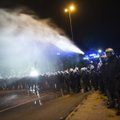 Vokietijos policija prieš G20 susitikimą demonstrantus vaikė vandens patranka