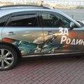 Pasieniečiai sulaikė ruso „Infiniti“: mašina, įtariama, vogta ir „padabinta“ sovietine simbolika