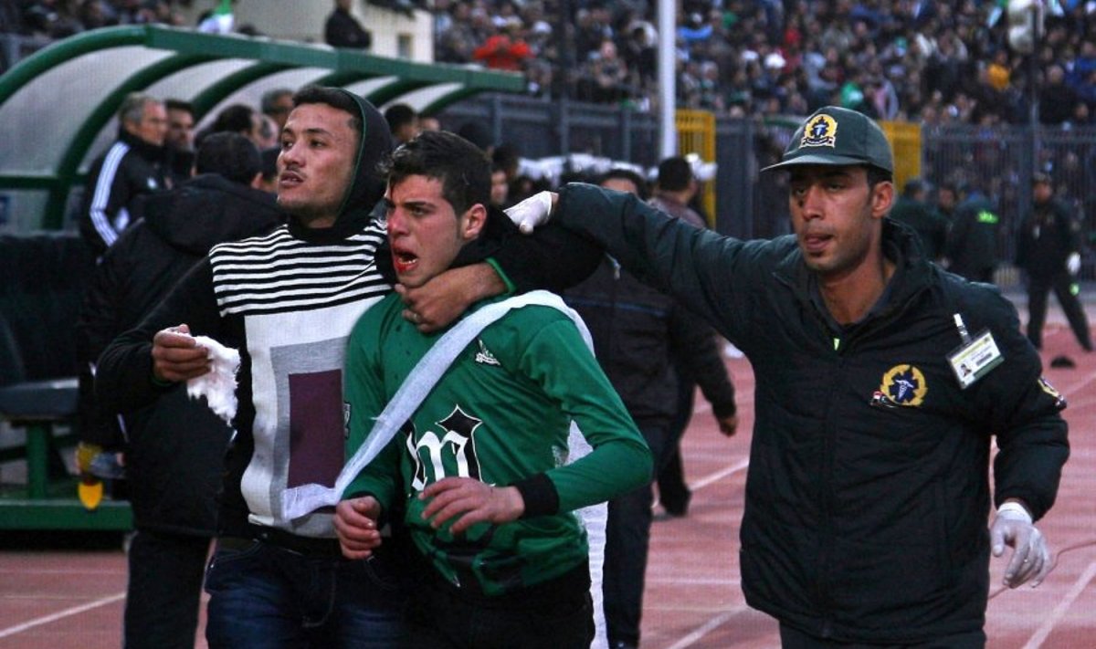 Futbolo stadione Egipte – kruvini futbolo aistruolių susirėmimai